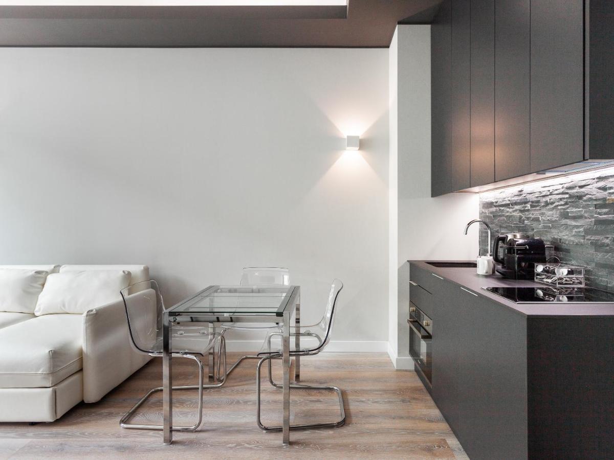 Easyhomes-City Centre Suites มิลาน ภายนอก รูปภาพ